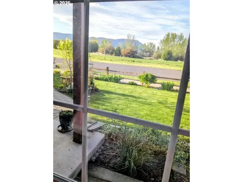 10503 Emily Drive Island City OR 97850