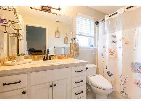 306 E 16th Place La Center WA 98629