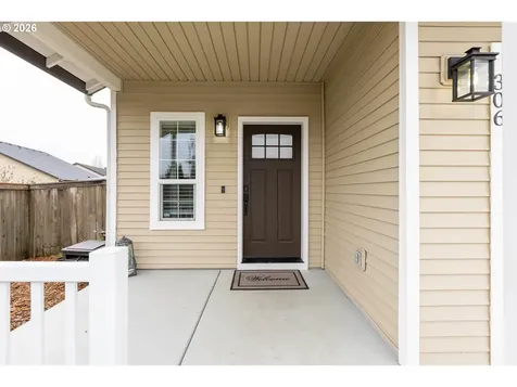 306 E 16th Place La Center WA 98629