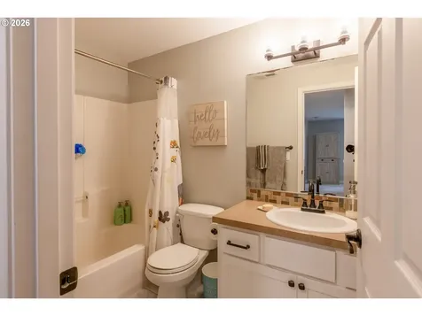 306 E 16th Place La Center WA 98629