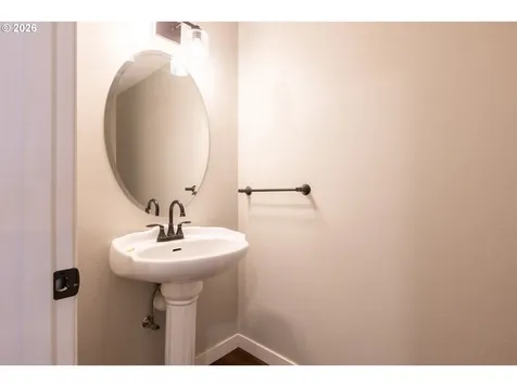 306 E 16th Place La Center WA 98629