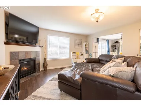 306 E 16th Place La Center WA 98629