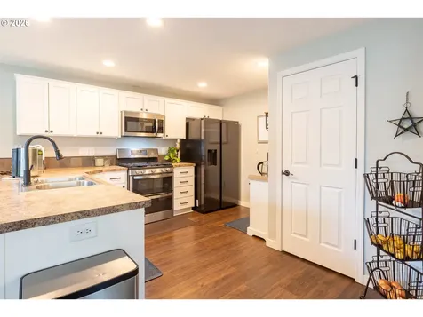 306 E 16th Place La Center WA 98629