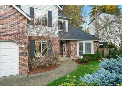 6703 SW Moonshadow Court Portland OR 97223