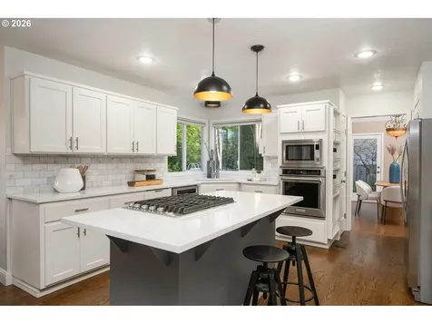 6703 SW Moonshadow Court Portland OR 97223