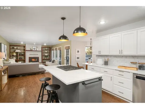 6703 SW Moonshadow Court Portland OR 97223