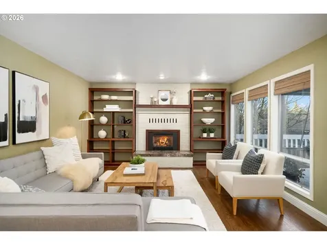 6703 SW Moonshadow Court Portland OR 97223