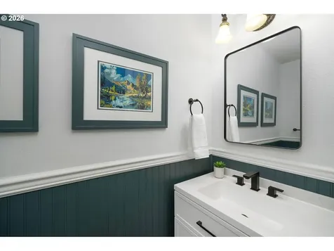6703 SW Moonshadow Court Portland OR 97223