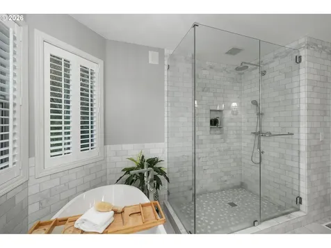6703 SW Moonshadow Court Portland OR 97223