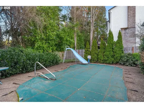 6703 SW Moonshadow Court Portland OR 97223
