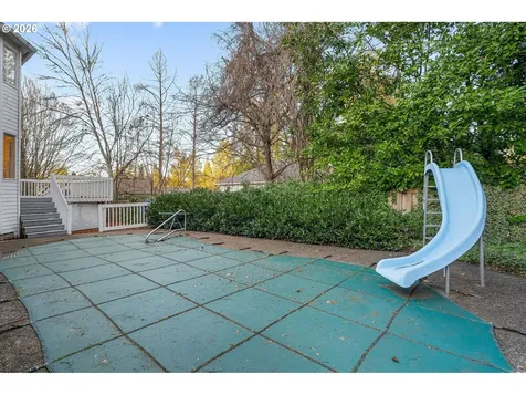 6703 SW Moonshadow Court Portland OR 97223