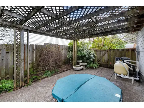 6703 SW Moonshadow Court Portland OR 97223