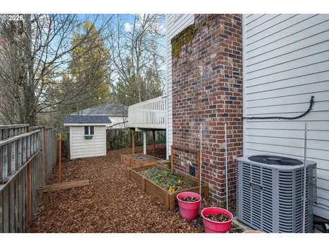 6703 SW Moonshadow Court Portland OR 97223