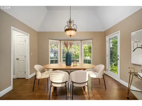 6703 SW Moonshadow Court Portland OR 97223