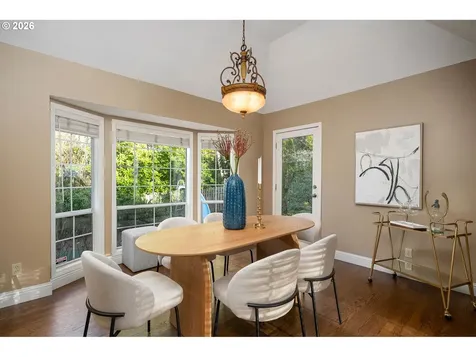 6703 SW Moonshadow Court Portland OR 97223