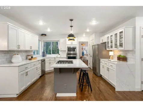 6703 SW Moonshadow Court Portland OR 97223