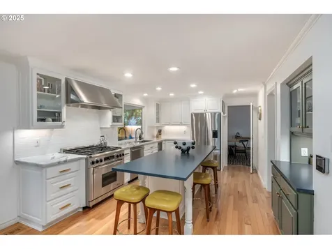 876 Sunny Hill Drive Lake Oswego OR 97034