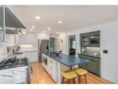 876 Sunny Hill Drive Lake Oswego OR 97034