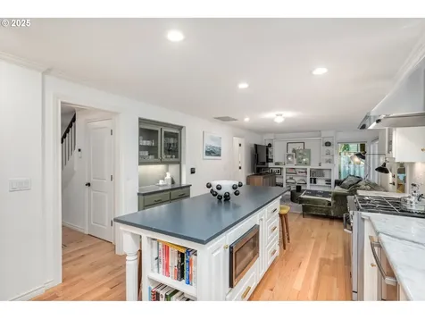 876 Sunny Hill Drive Lake Oswego OR 97034