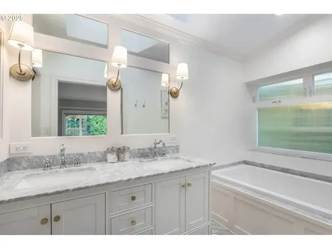 876 Sunny Hill Drive Lake Oswego OR 97034