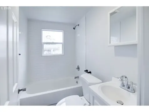 215 NW 44th Street Vancouver WA 98660