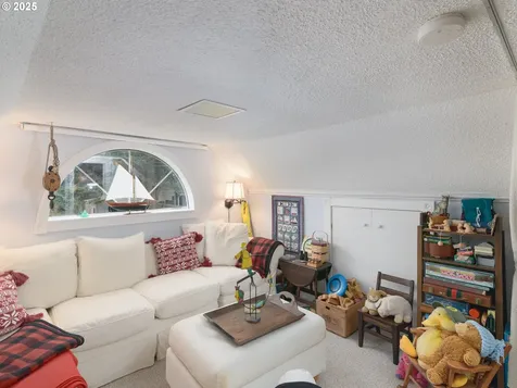 640 8th Street SW Bandon OR 97411