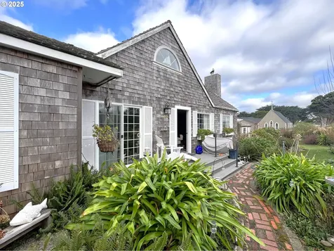 640 8th Street SW Bandon OR 97411