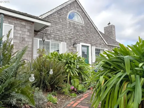 640 8th Street SW Bandon OR 97411