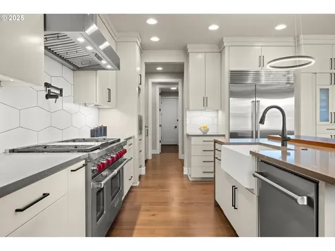 4480 Upper Drive Lake Oswego OR 97035