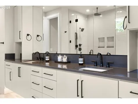 4480 Upper Drive Lake Oswego OR 97035