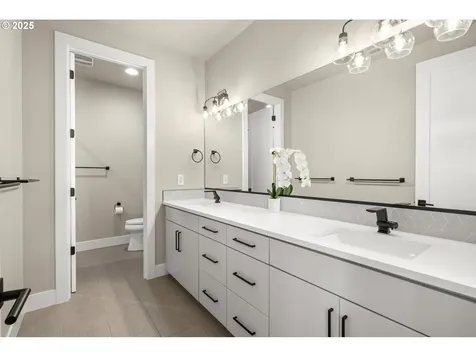 4480 Upper Drive Lake Oswego OR 97035