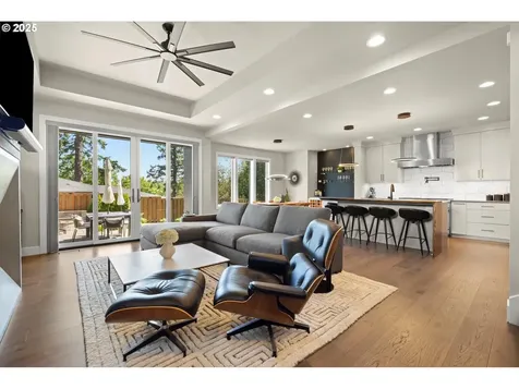4480 Upper Drive Lake Oswego OR 97035