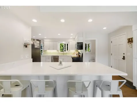 2402 Stephanie Lane North Bend OR 97459