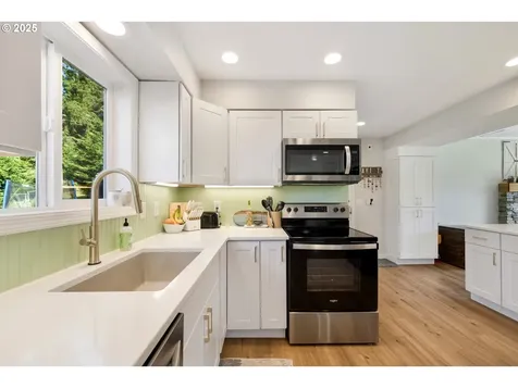 2402 Stephanie Lane North Bend OR 97459