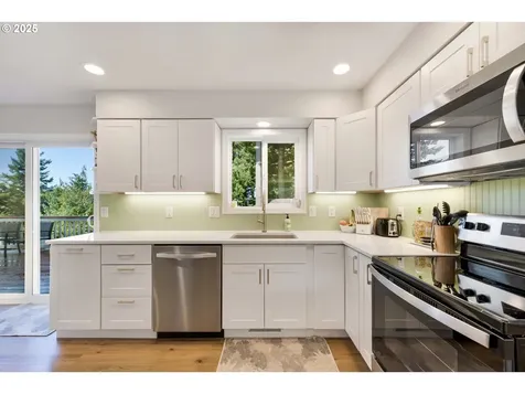2402 Stephanie Lane North Bend OR 97459