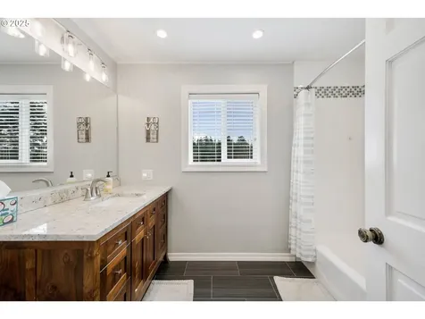2402 Stephanie Lane North Bend OR 97459