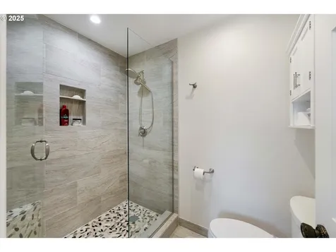 2402 Stephanie Lane North Bend OR 97459