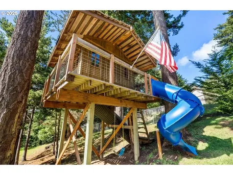 2402 Stephanie Lane North Bend OR 97459