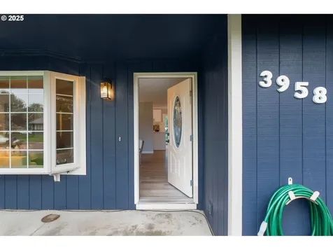 3958 NE Laura Street Hillsboro OR 97124