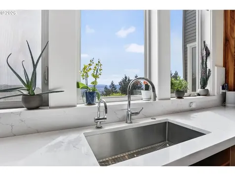 9742 NW Skyline Heights Drive Portland OR 97229