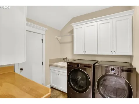 9742 NW Skyline Heights Drive Portland OR 97229