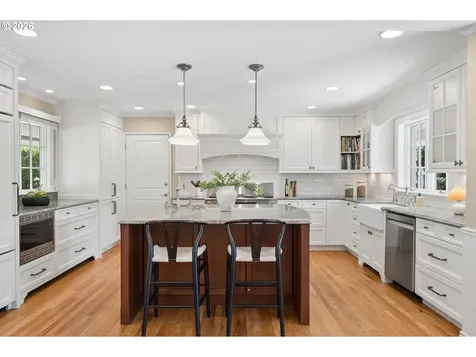 5120 SW Santa Monica Court Portland OR 97221
