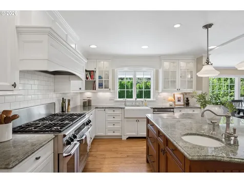 5120 SW Santa Monica Court Portland OR 97221