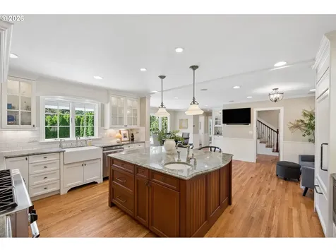 5120 SW Santa Monica Court Portland OR 97221
