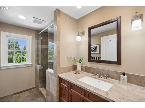 5120 SW Santa Monica Court Portland OR 97221