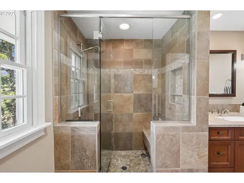 5120 SW Santa Monica Court Portland OR 97221