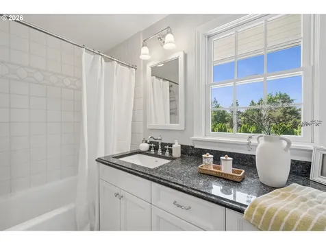 5120 SW Santa Monica Court Portland OR 97221