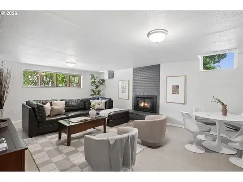 5120 SW Santa Monica Court Portland OR 97221