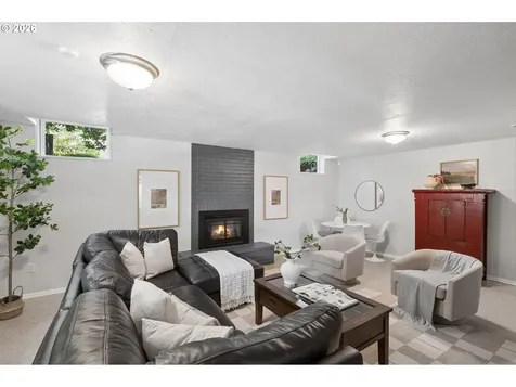 5120 SW Santa Monica Court Portland OR 97221