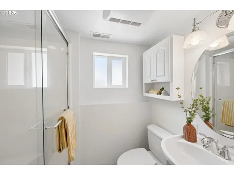 5120 SW Santa Monica Court Portland OR 97221